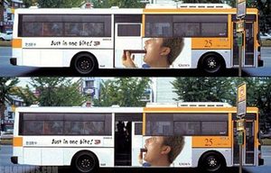 交通広告　バス